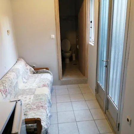 ελευθέριος, 1